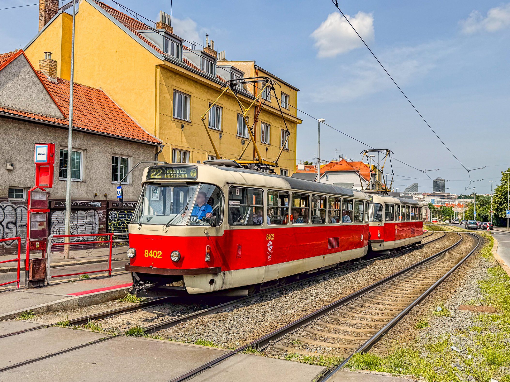 Tramvajová a autobusová zastávka Staré Strašnice